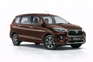 Toyota Rumion exterior view 2 — South Africa 2026