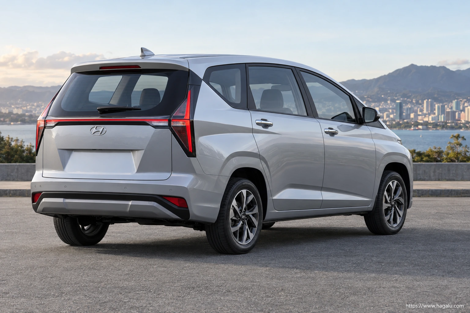 Hyundai Stargazer exterior view 2 for South African vehicle comparison