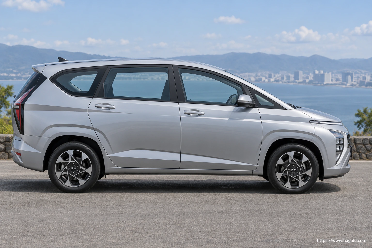 Hyundai Stargazer exterior view 3 for South African vehicle comparison