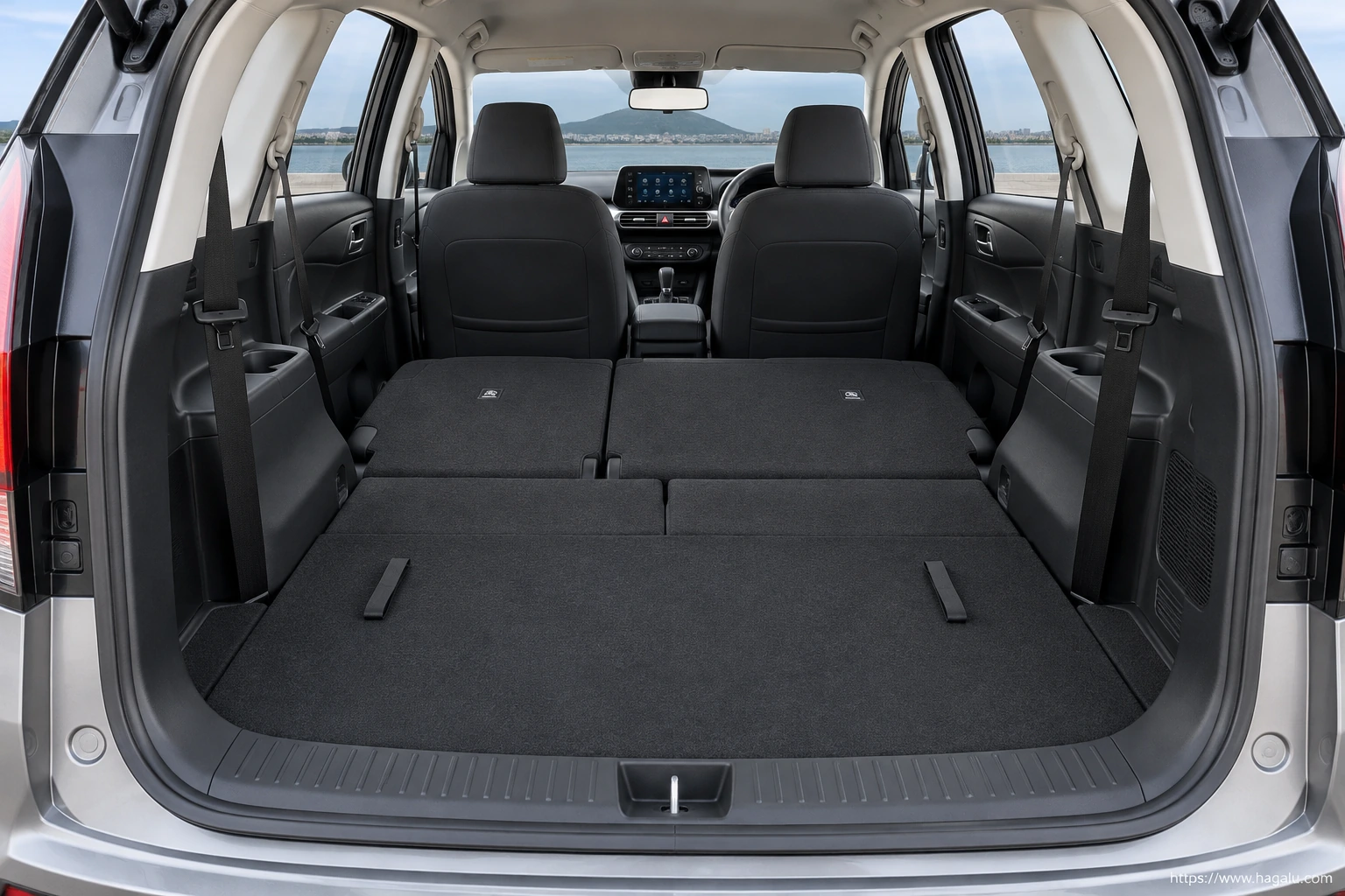 Hyundai Stargazer interior view 4 for South African vehicle comparison