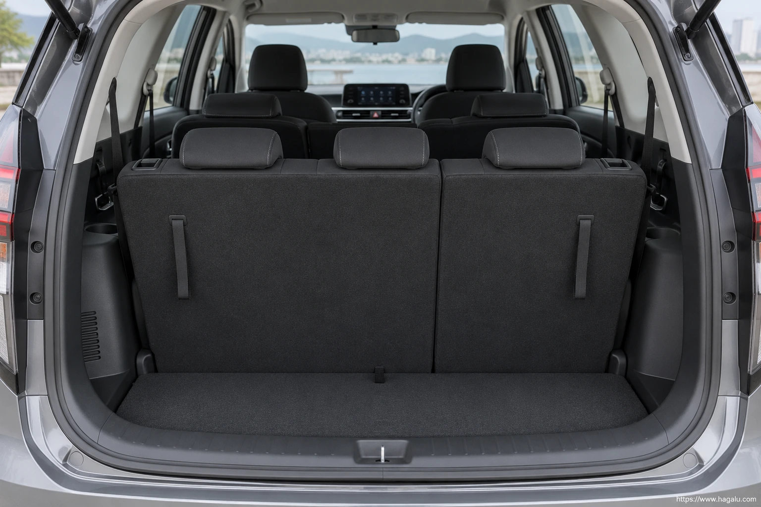 Hyundai Stargazer interior view 5 for South African vehicle comparison