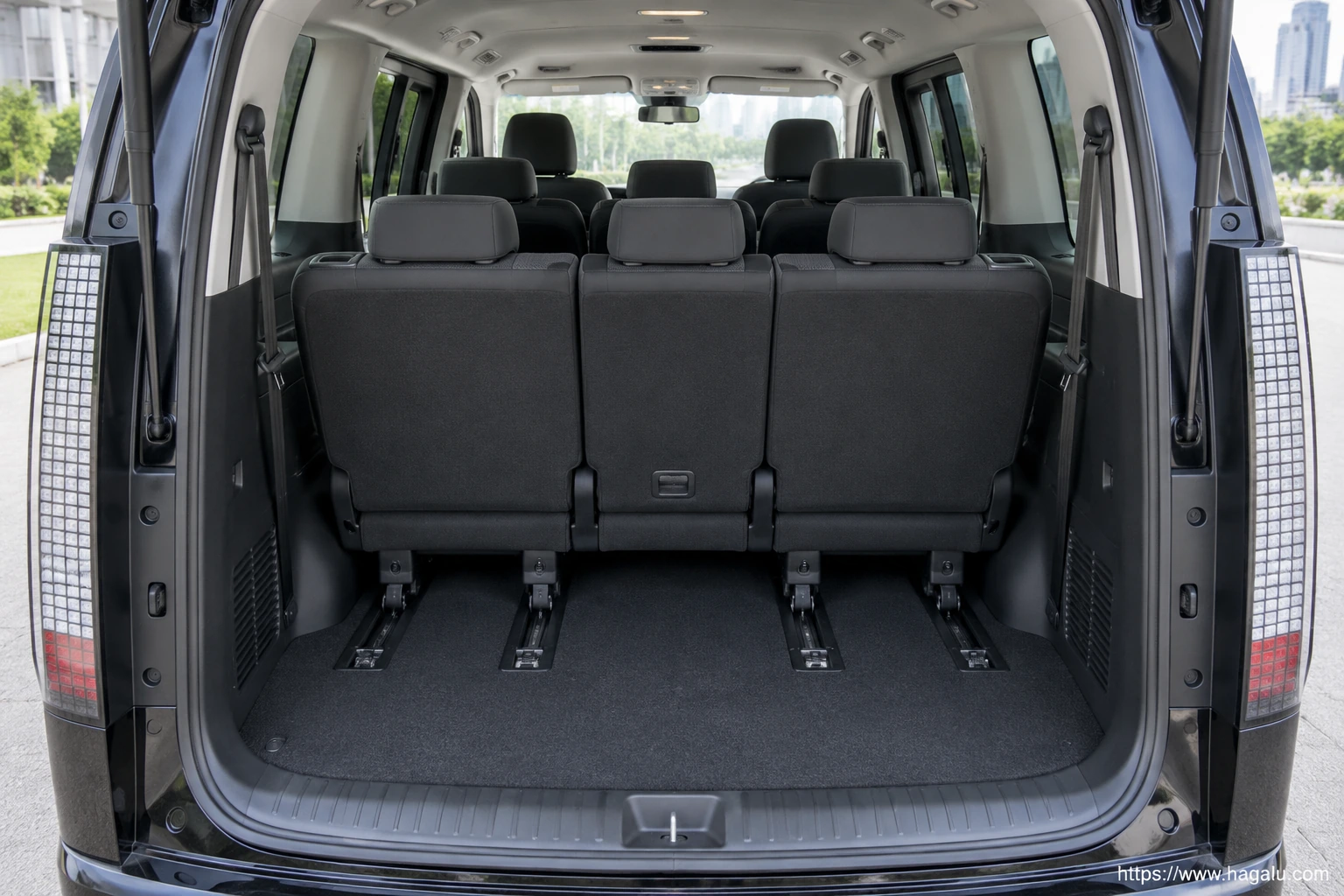 Hyundai Staria Wagon interior view 5 for South African vehicle comparison