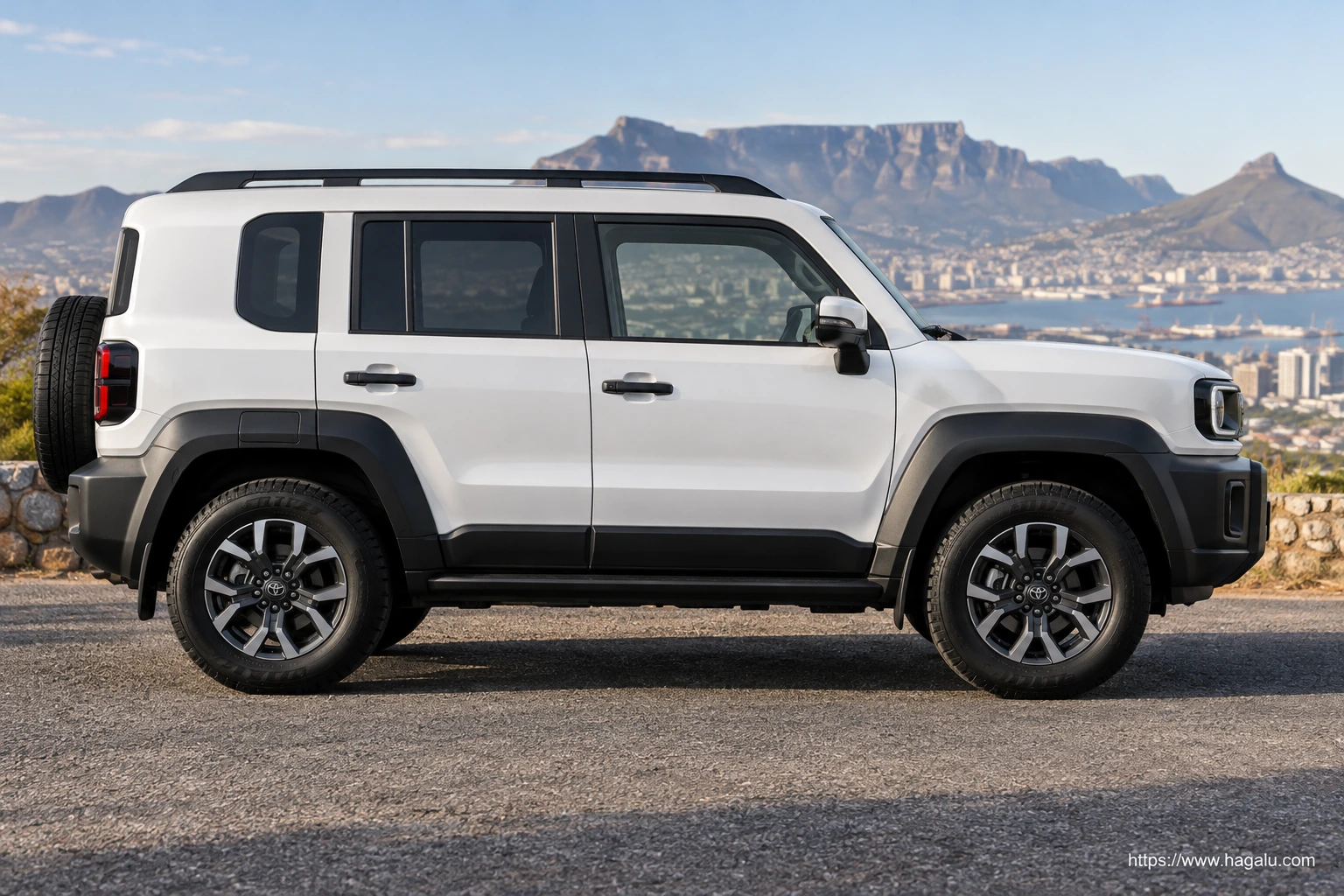 Toyota Land Cruiser FJ exterior view 3 for South African vehicle comparison